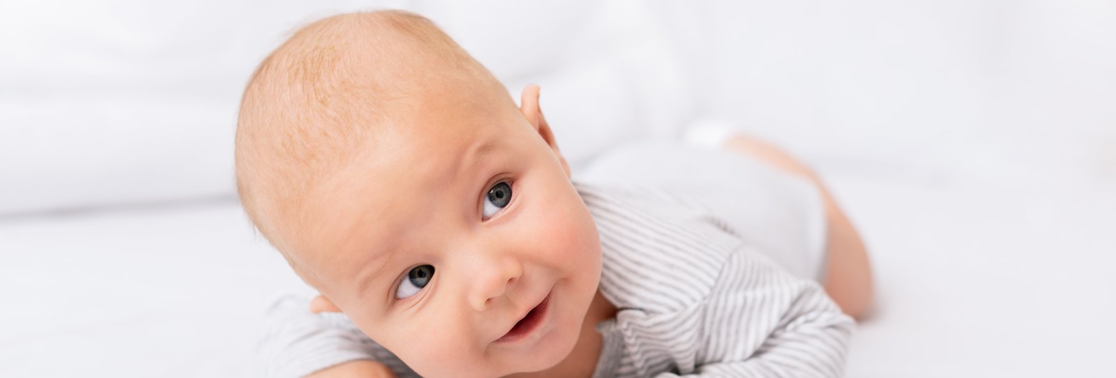 6 hónaposan nem fordul egyik oldaláról a másikra a baba