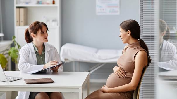 A képen fedett pályás, személy, fal, bútorok látható
Előfordulhat, hogy az AI által létrehozott tartalom helytelen.