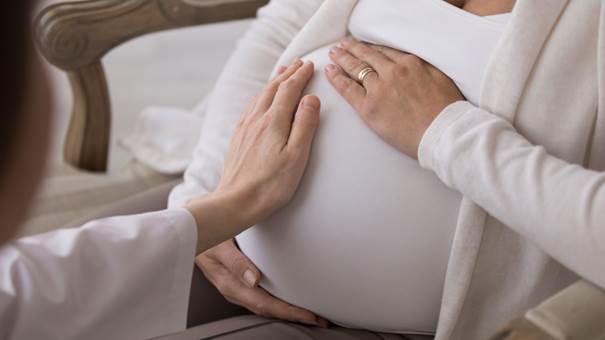 A képen személy, kényelem, ruházat, fedett pályás látható
Előfordulhat, hogy az AI által létrehozott tartalom helytelen.